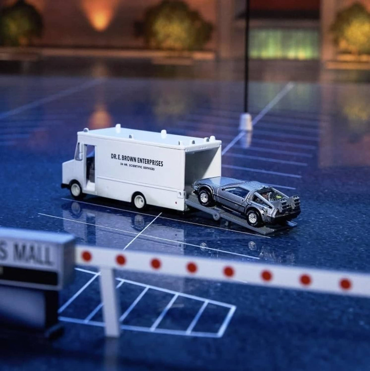 1:64 die-cast service truck with open trailer and small black car