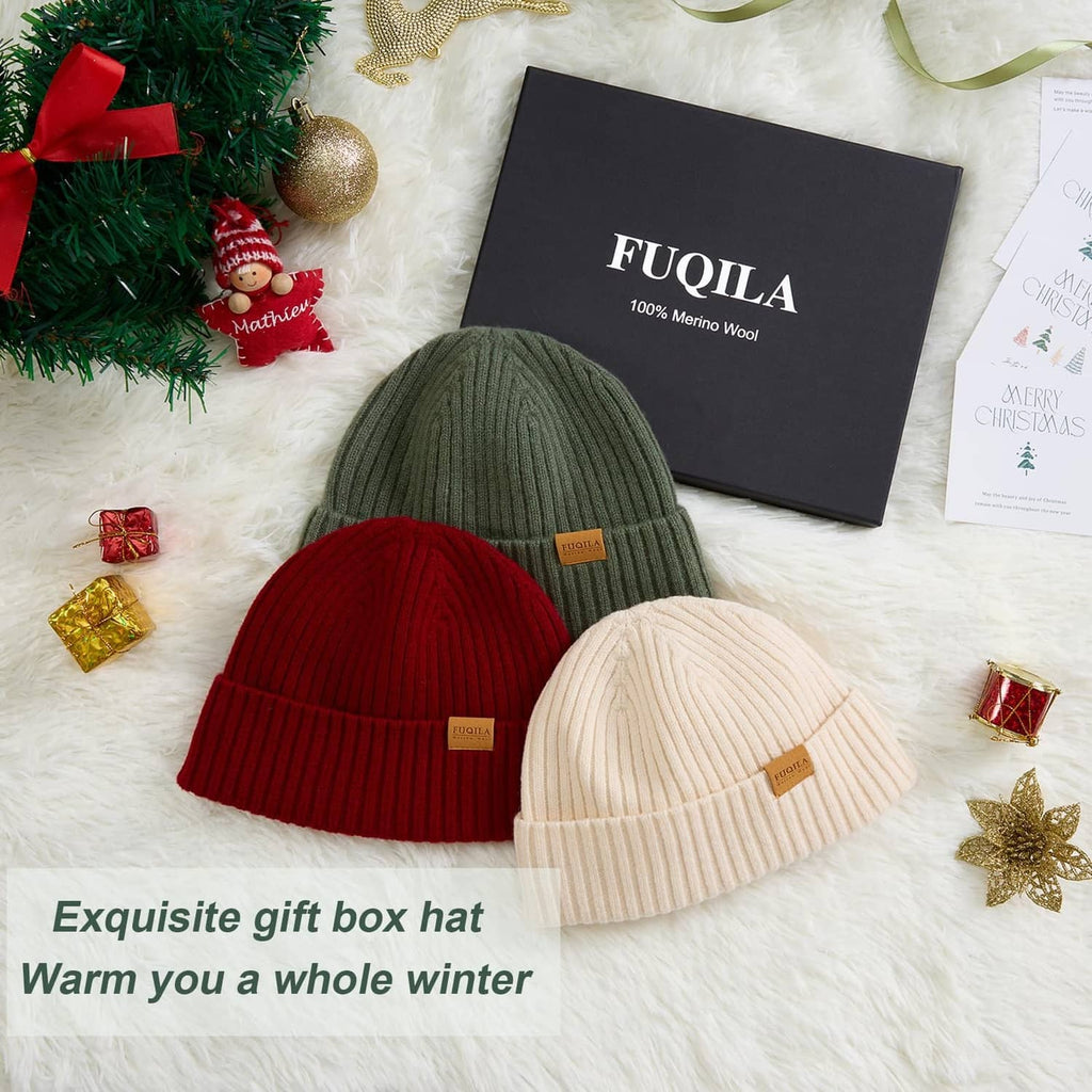 Knit beanie set in beige, red, and green with small leather logo patches