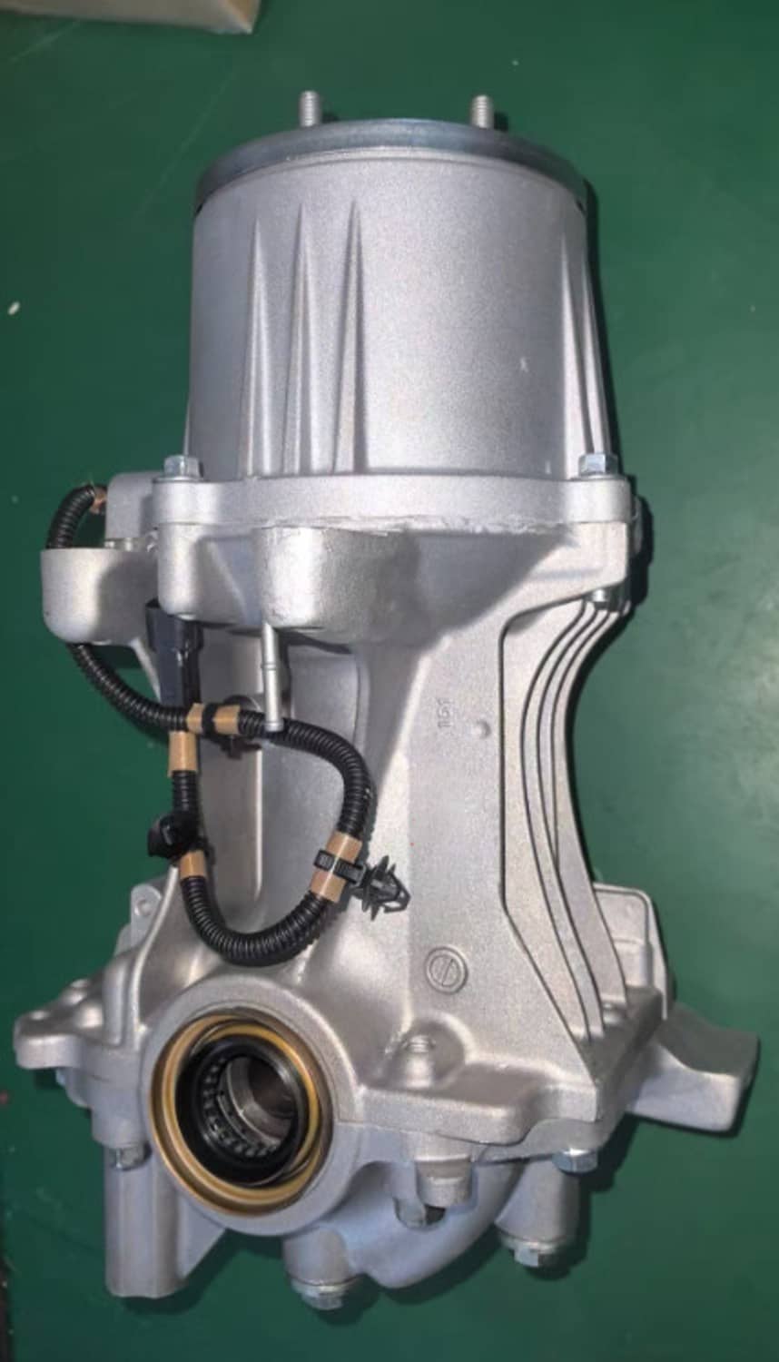 Silver rear axle differential carrier assembly with round bearing cover and wiring