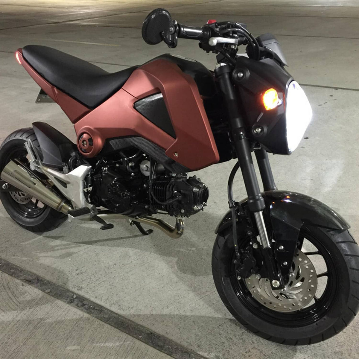 Motorcycle with round bar-end rear-view mirrors mounted on black handlebar extensions