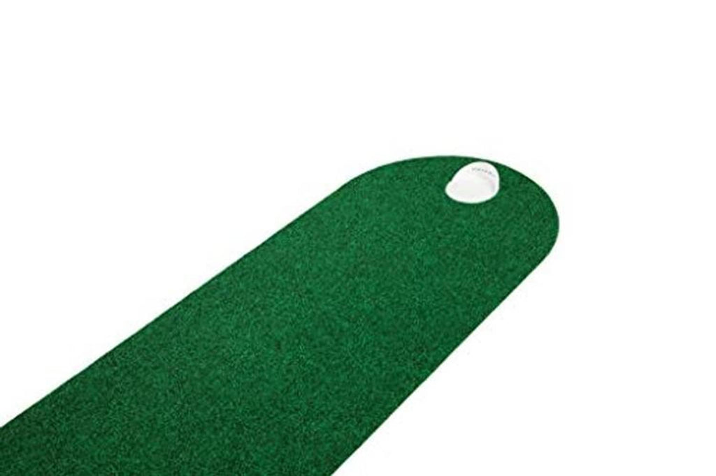 Green putting mat end with white alignment circle marker