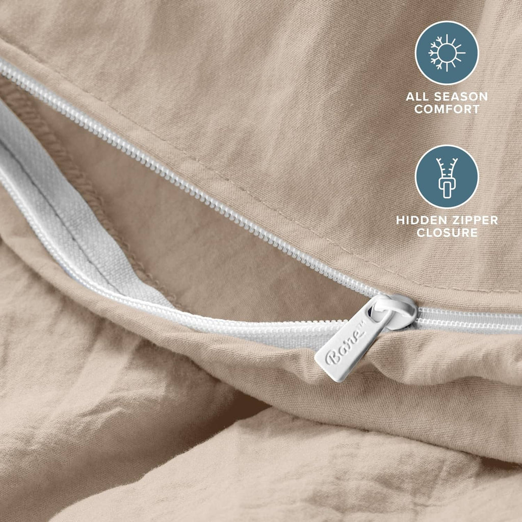 Beige duvet cover corner with hidden zipper closure and stitched edge