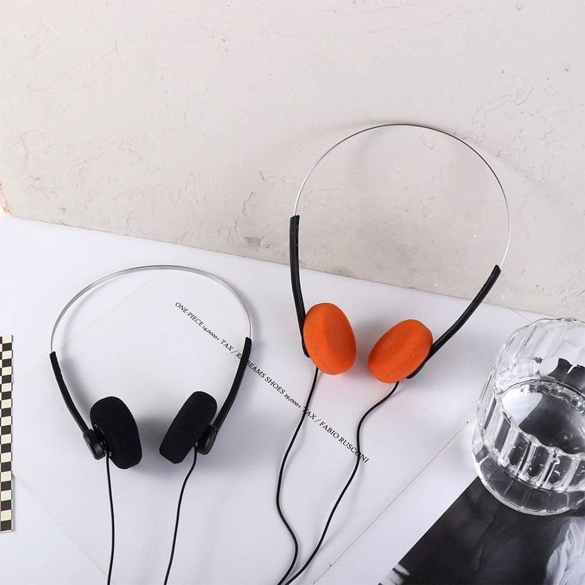 Wired retro on-ear headphones set, orange cushions on black headband with plug cable