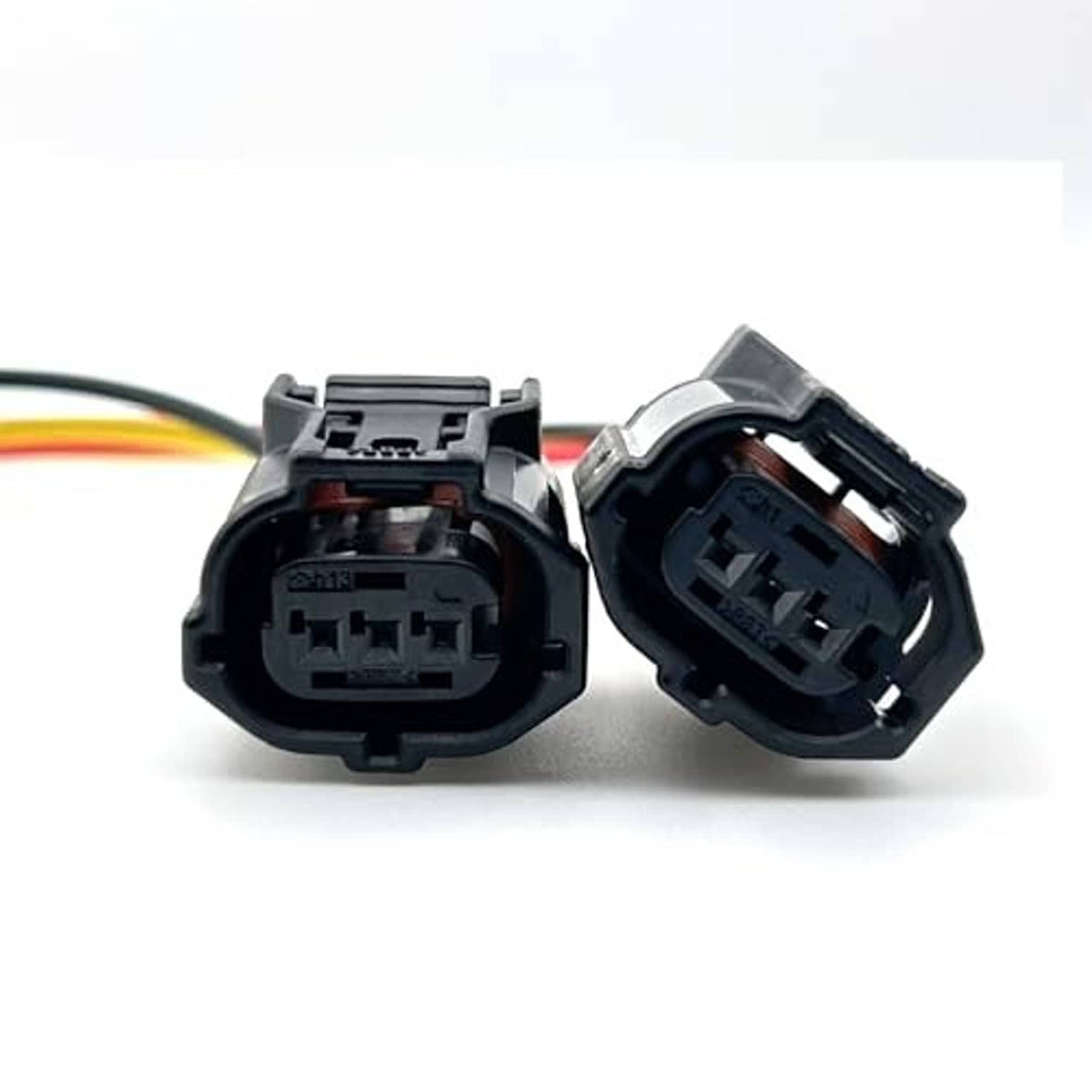 Camshaft sensor connector pigtail plug with paired sockets and multi-color wiring