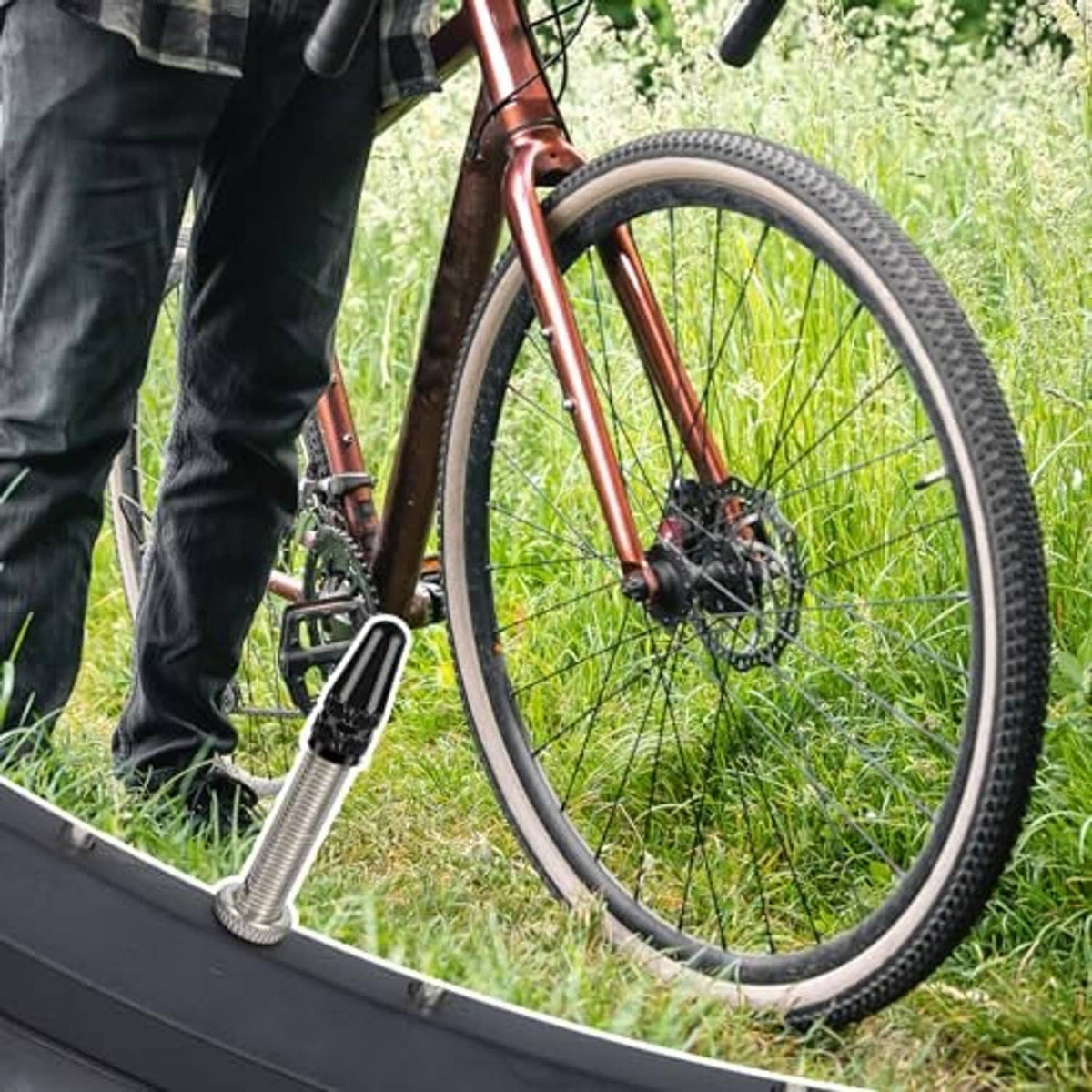 Bicycle wheel with Presta valve stem while inflating using a hand pump