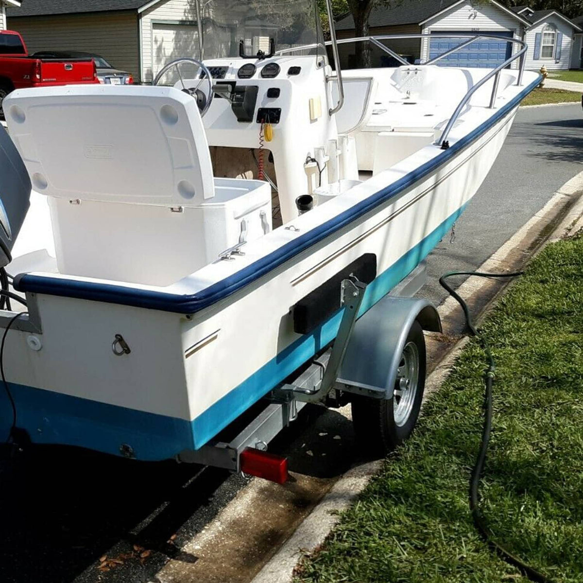 Boat trailer side guide boards mounted along the boat support bunks