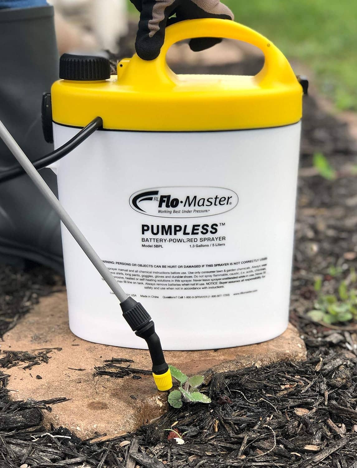 Flo-Master pumpless sprayer with white tank, yellow top, black hose and nozzle