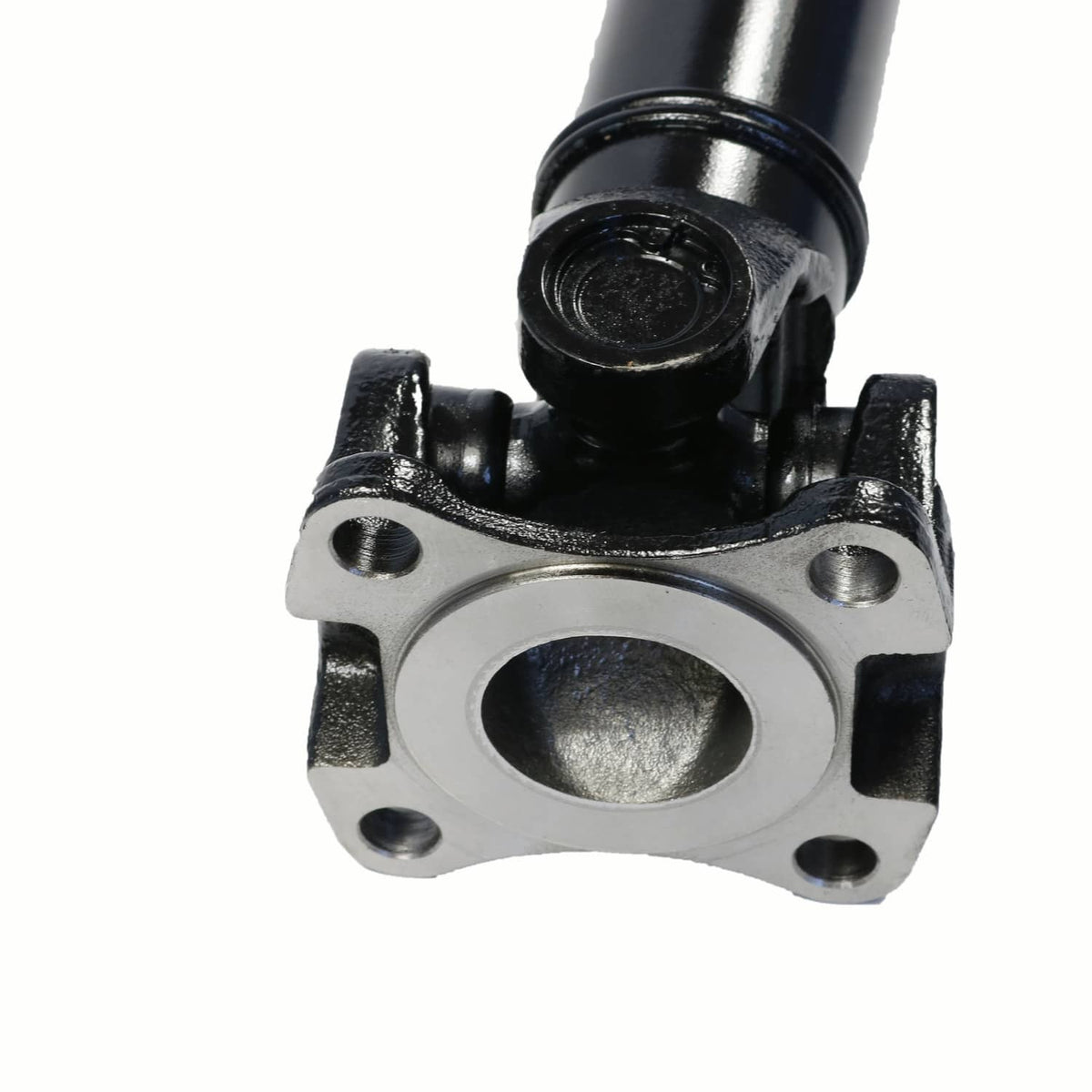 Front drive shaft yoke with bolt flange and circular joint opening