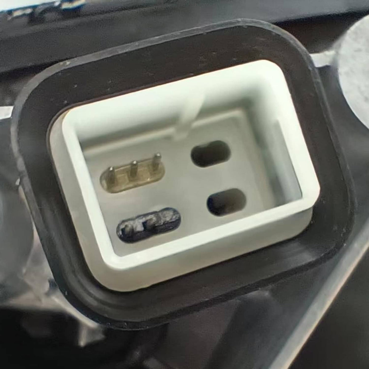 Passenger side mirror wiring connector module with multiple pin terminals