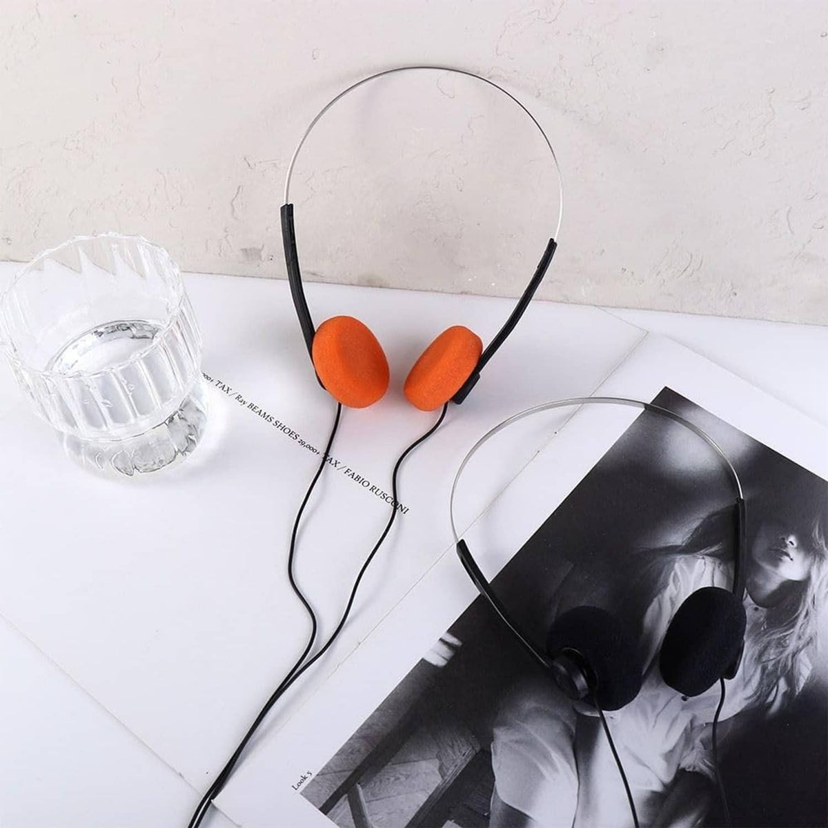 Wired retro on-ear headphones set, orange ear pads and black headband with 3.5mm cable