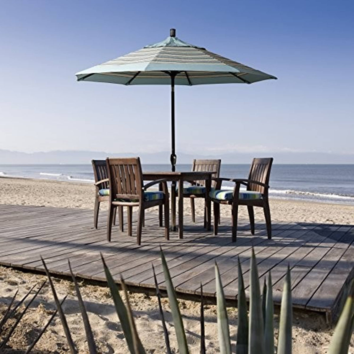 White round market umbrella with crank lift pole and open canopy