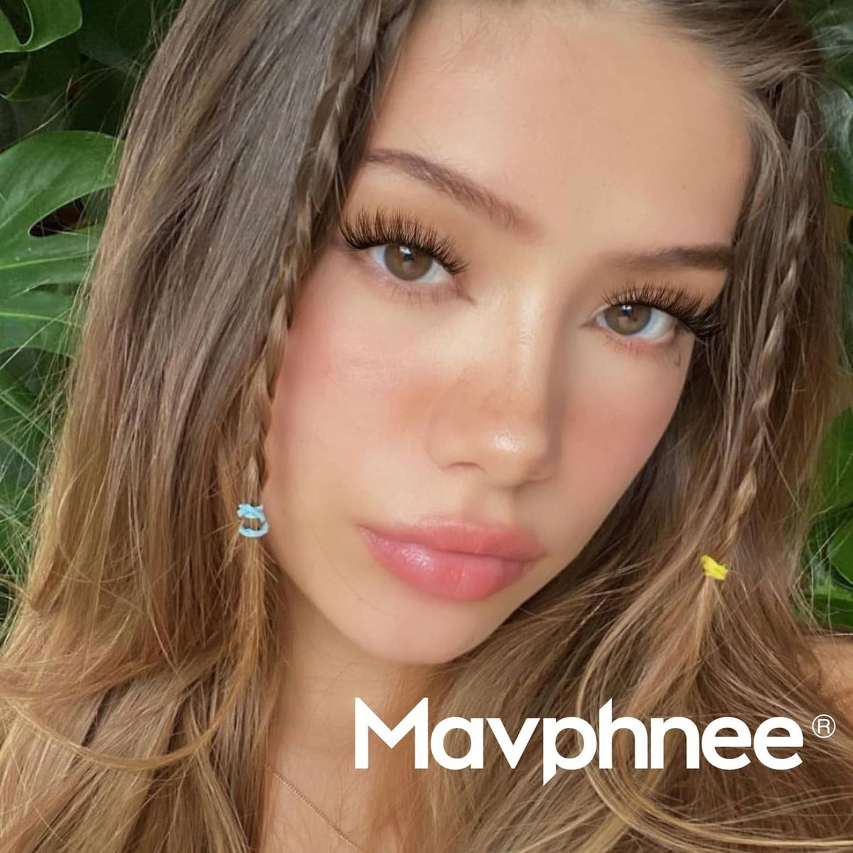 Brown strip lashes on eyes, curled fluffy cat-eye look