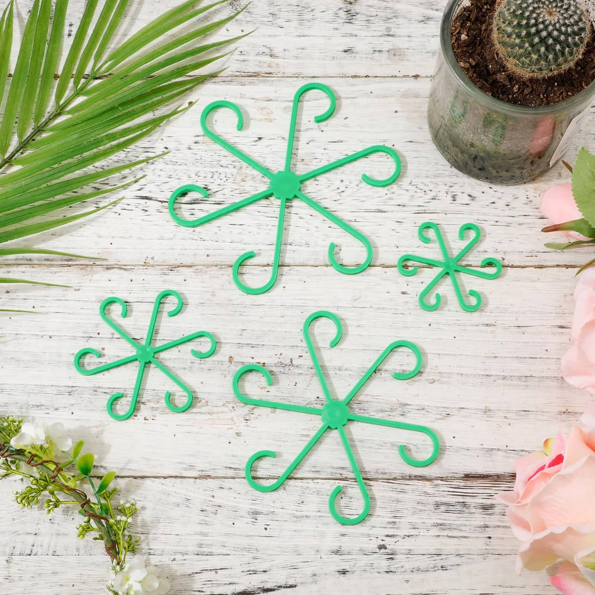 Green plant stem supports clipped around potted leaves, four-piece set