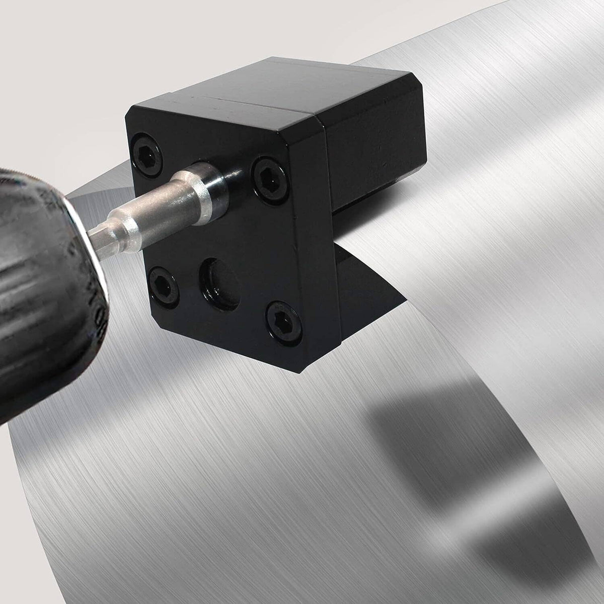 Power-assisted sheet metal crimper head with black housing and metal shaft