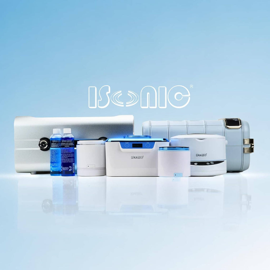 Ultrasonic cleaning devices with concentrate bottle lineup