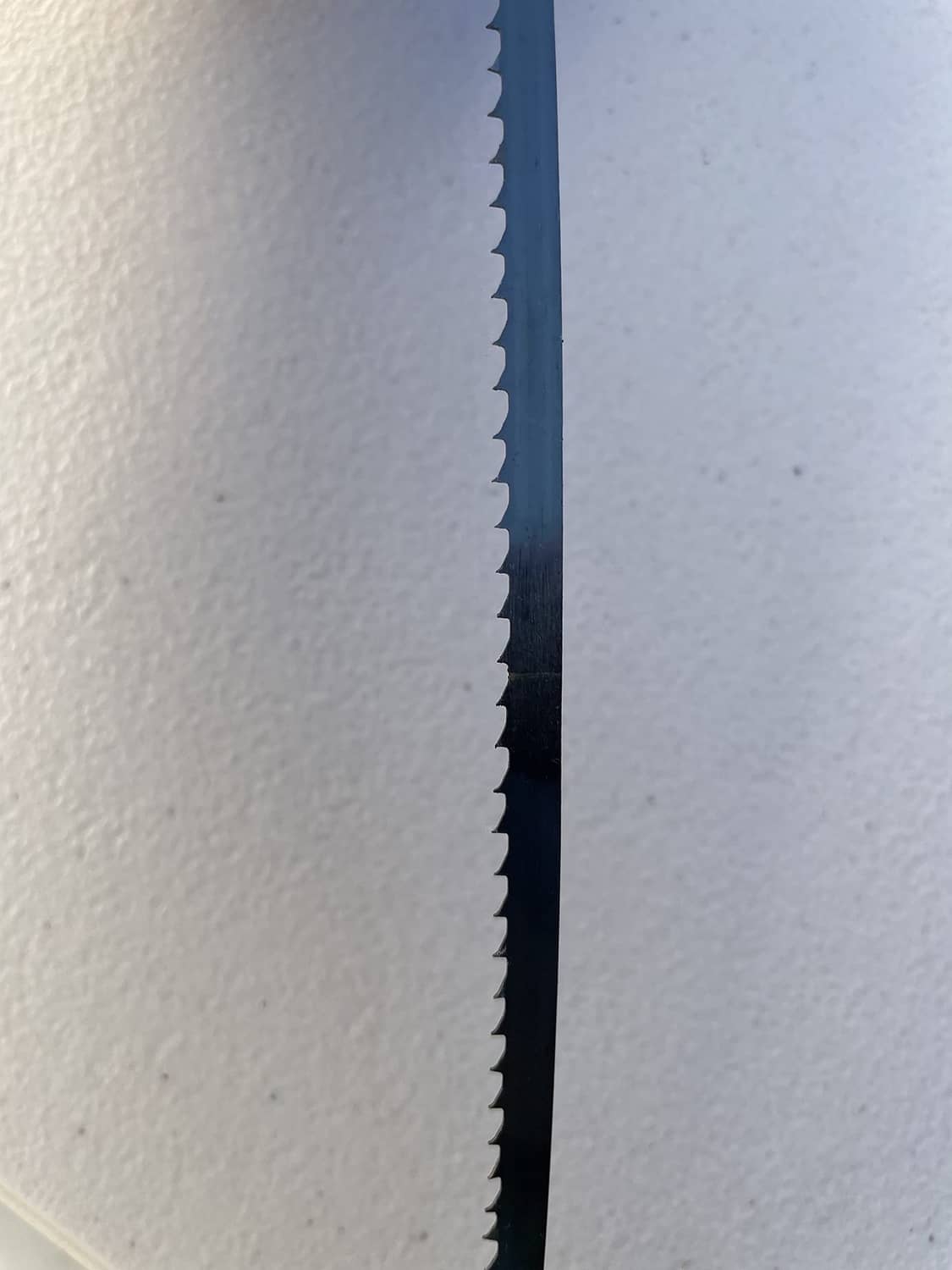 AYAO band saw blade edge with fine teeth, dark metal strip