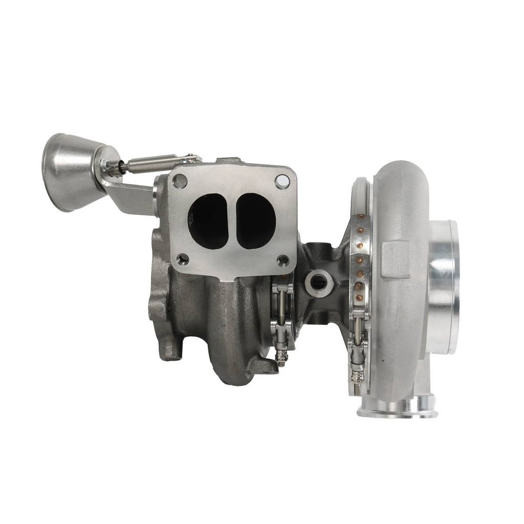 Turbocharger assembly with dual port mounting plate and outlet pipes