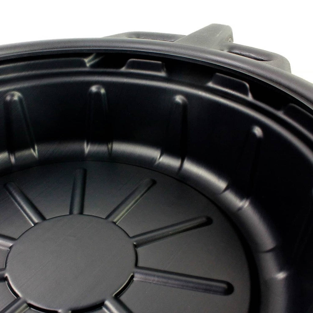 Oil drain pan interior with radial molded channels and central drain cover