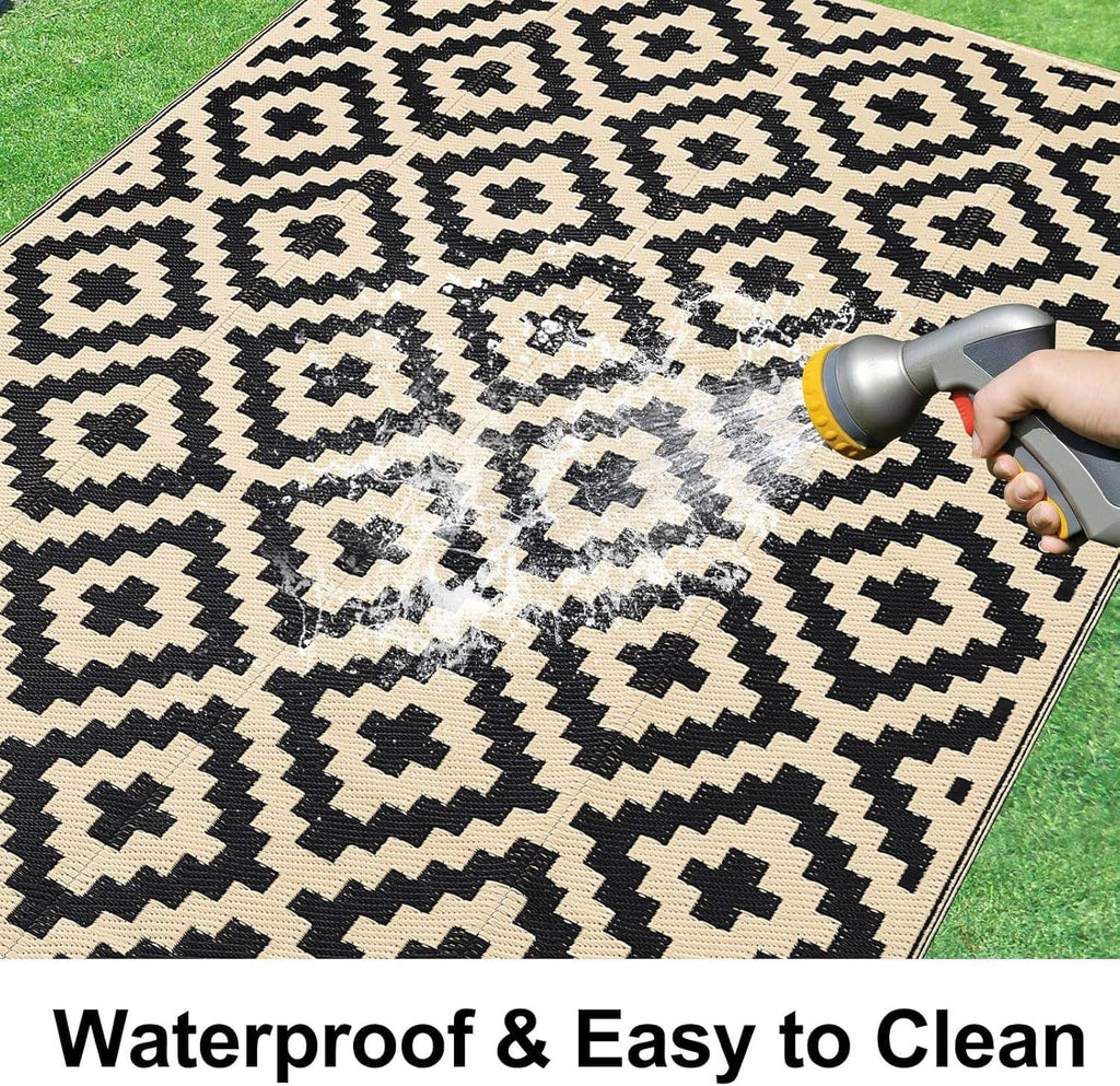 Black and beige geometric rug with diamond cross motifs, close-up of textured surface edge.