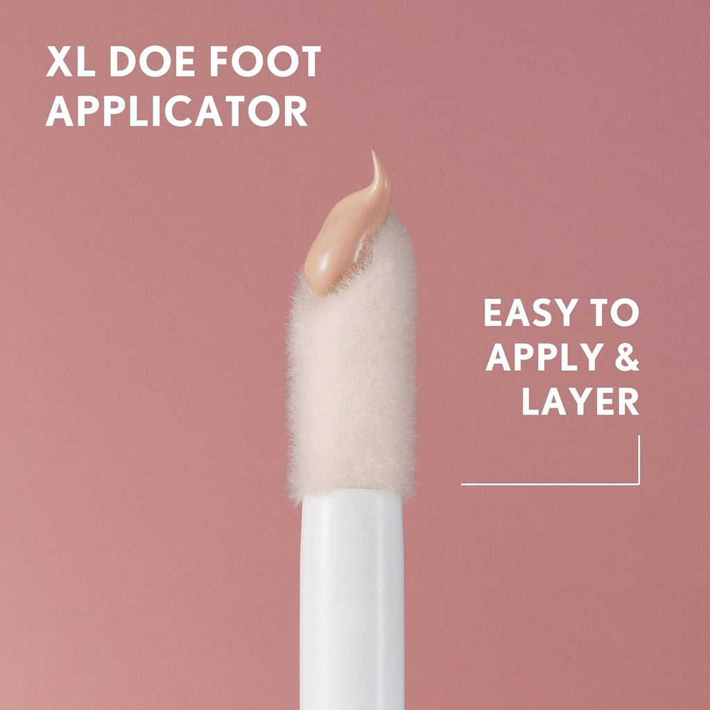 XL doe-foot concealer applicator with beige product tip on white cap